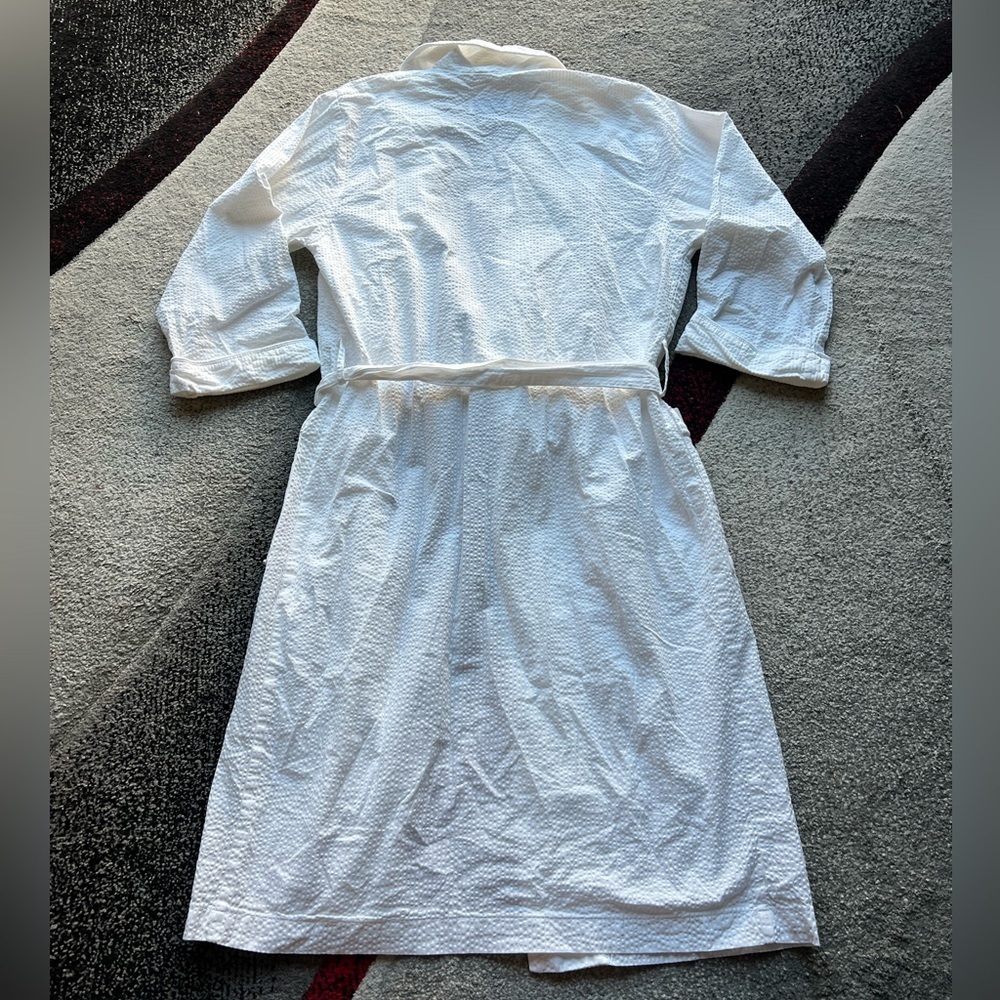 Matouk White Seersucker Robe - Picture 4 of 4